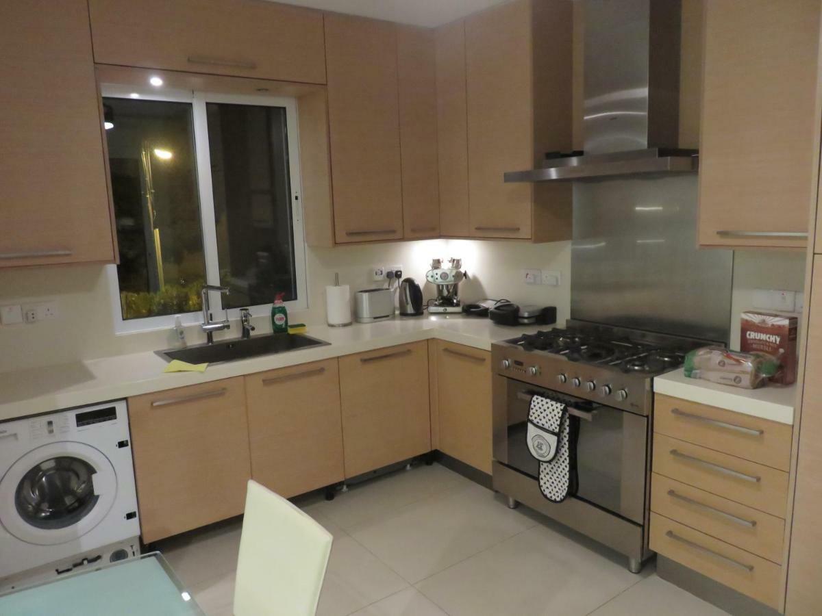 Villa Victoria Paphos ภายนอก รูปภาพ